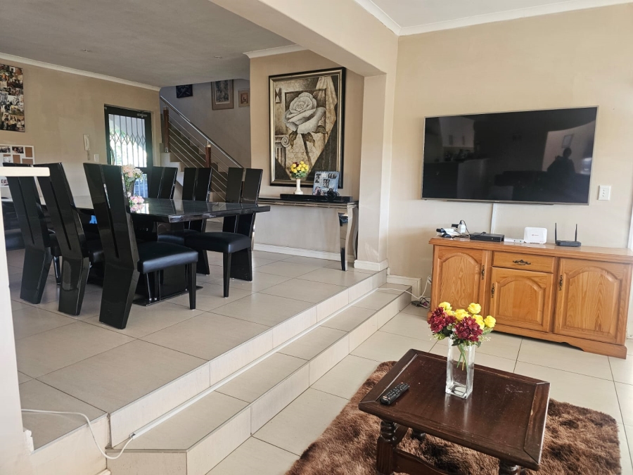 5 Bedroom Property for Sale in Gonubie North Eastern Cape